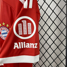 Carregar imagem no visualizador da galeria, Camisa I Bayern de Munique 2025/26