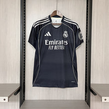 Carregar imagem no visualizador da galeria, Camisa II Real Madrid 2025/26