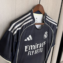 Carregar imagem no visualizador da galeria, Camisa II Real Madrid 2025/26