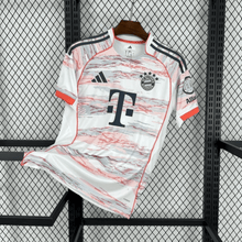 Carregar imagem no visualizador da galeria, Camisa II Bayern de Munique 2025/26