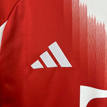 Carregar imagem no visualizador da galeria, Camisa I Bayern de Munique 2025/26
