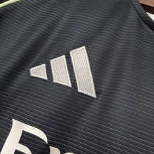 Carregar imagem no visualizador da galeria, Camisa II Real Madrid 2025/26
