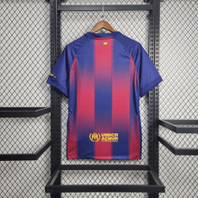 Carregar imagem no visualizador da galeria, Camisa I Barcelona 2025/26
