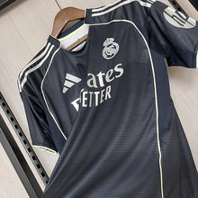 Carregar imagem no visualizador da galeria, Camisa II Real Madrid 2025/26
