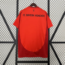 Carregar imagem no visualizador da galeria, Camisa I Bayern de Munique 2024/25
