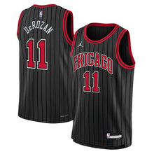 Carregar imagem no visualizador da galeria, Regata Nike Chicago Bulls Statement Edition 22/23
