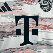 Carregar imagem no visualizador da galeria, Camisa II Bayern de Munique 2025/26
