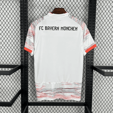 Carregar imagem no visualizador da galeria, Camisa II Bayern de Munique 2025/26
