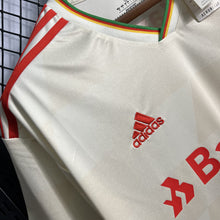 Carregar imagem no visualizador da galeria, Camisa II Internacional 22/23
